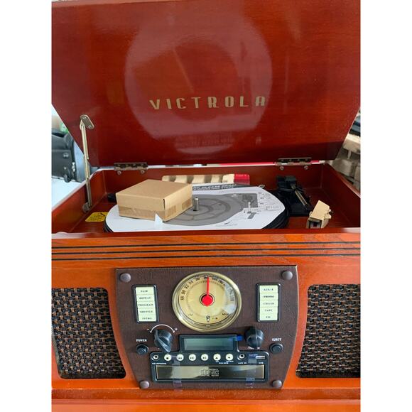 Victrola Navigator 8-in-1 record/ music player VTA-600B-MAH-SDF - Picture 7 of 7